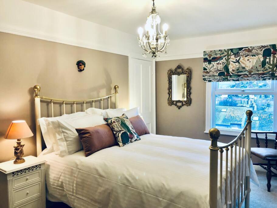 The Pirate'S Palace, Whitby - Elegant, Comfy, Fun Exterior photo